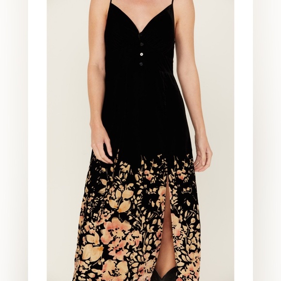 Urban Outfitters Beyond the Radar Women’s Velour Printed Midi Dress - Picture 1 of 6
